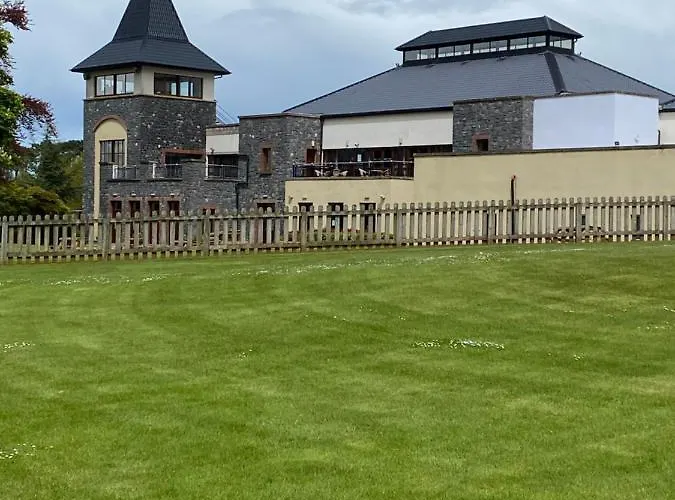 Your Very Own 19th Hole!! 別荘 *